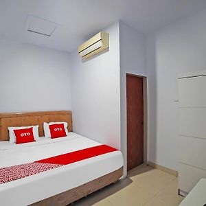 Oyo 92342 Hotel Batik Traveller